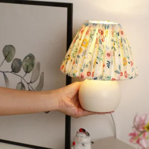 Elegant keramisk bordslampa – Vintage blommig berlock