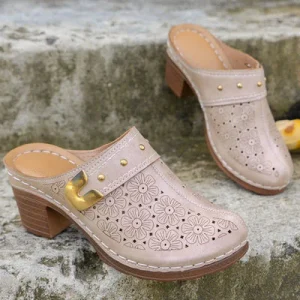 Damplatåsandaler med slip-on-detaljer