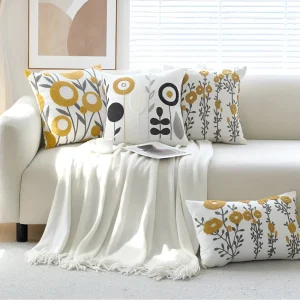 Bloom broderat kuddfodral – elegant blommig accent