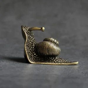 Vintageinspirerad snigelprydnad - Handgjord metallfigur för skrivbord, hylla och trädgårdsdekor