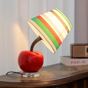 Elegant äppelformad bordslampa – mjukt sken med böjd bas och tygskärm