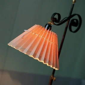 Golvlampa i smide