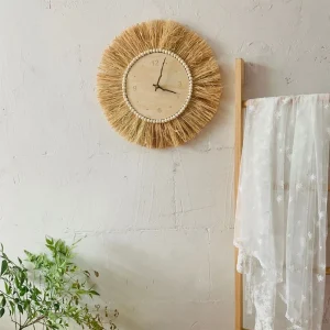 Handgjord bohemisk väggklocka - Rustik vetehalmdesign med dekordetaljer i naturlig fiber