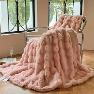 PlushWarmth - Lyxig pälspläd för säng och soffa