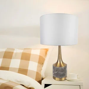 Bordlampa i antik guldfärgad marmor – Elegant modern hembelysning